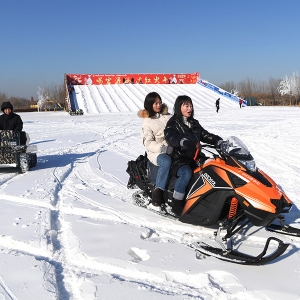 雪地摩托